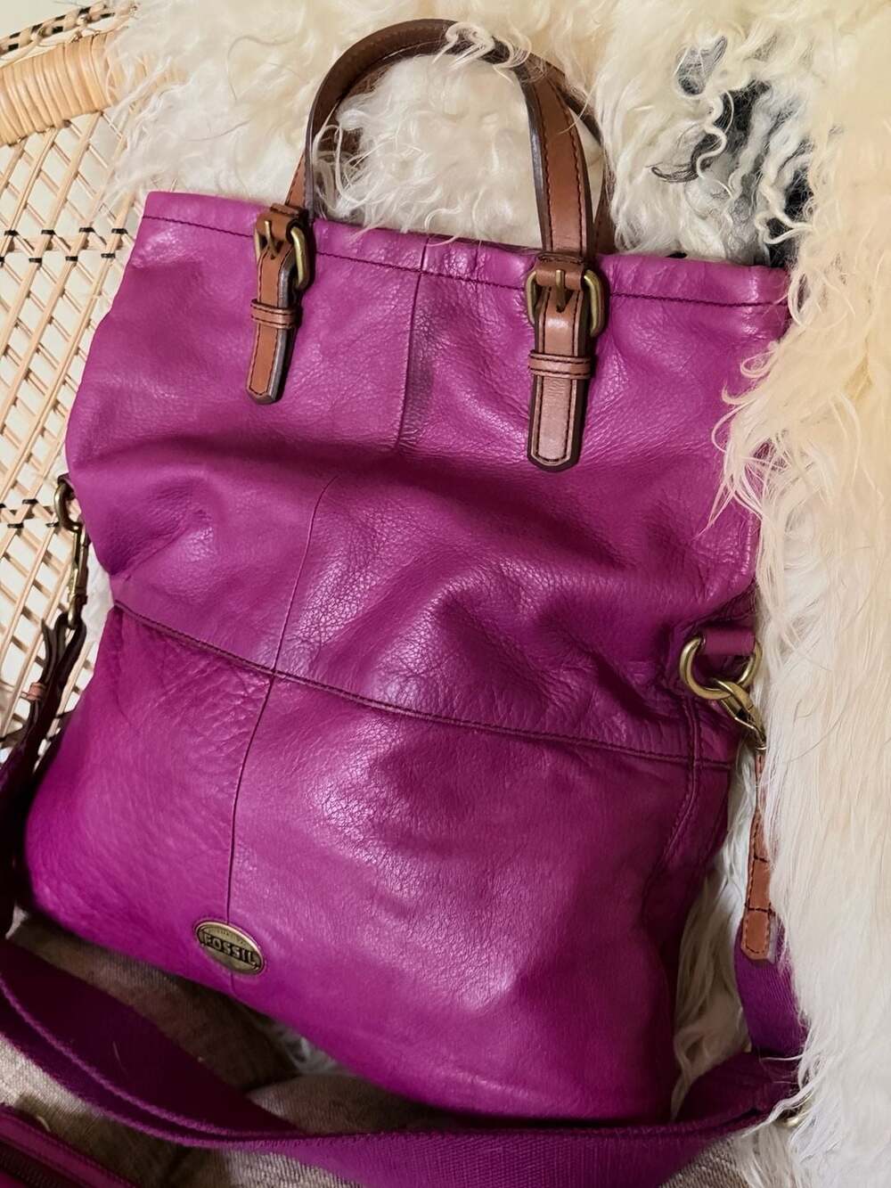 Fossil Explorer set Foldover Leather Shoulder Bag & Matching Wallet in Fuchsia P